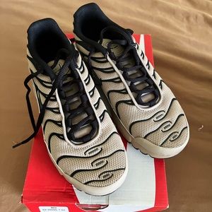 Nike Air Max Plus (GS) Size 4Y